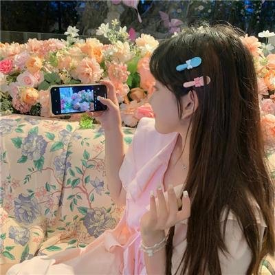 踉跄女孩